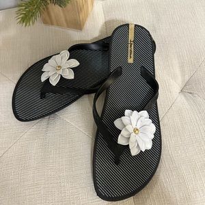 Brand New - IPANEMA NEO FLORA FLIP FLOPS BLACK Size 8